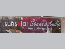 Das Logo SUNSOLAR Sonnenstudio.